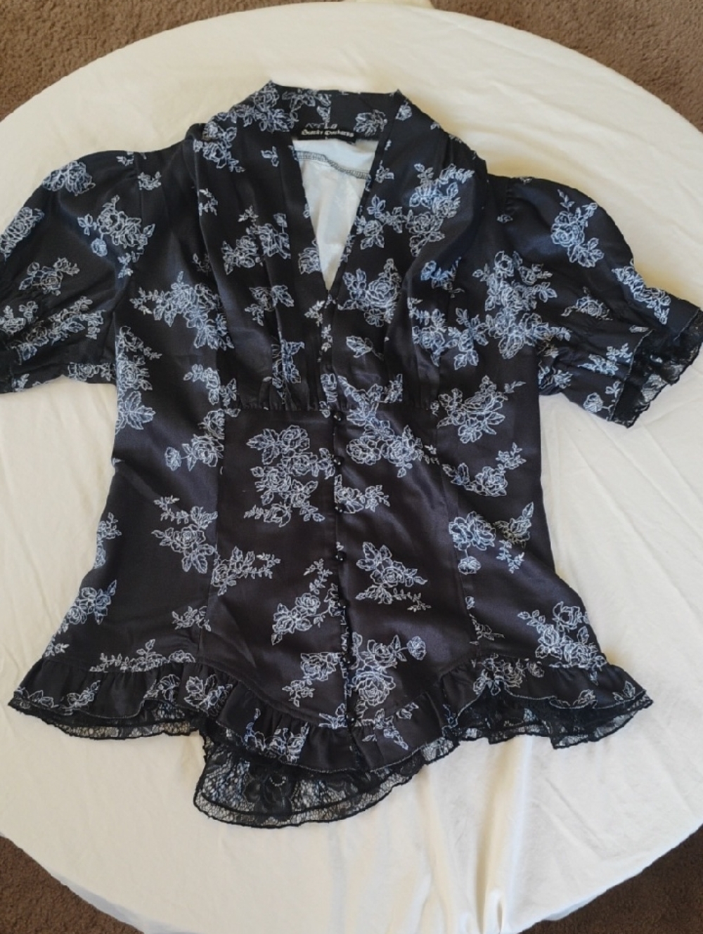Scarlet Darkness Sz Large Silky Black Floral Button-Front Women’s Top